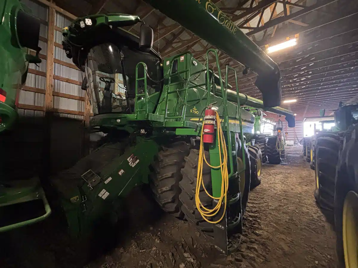 Gallery image 1 for 2022 John Deere S790 Combine