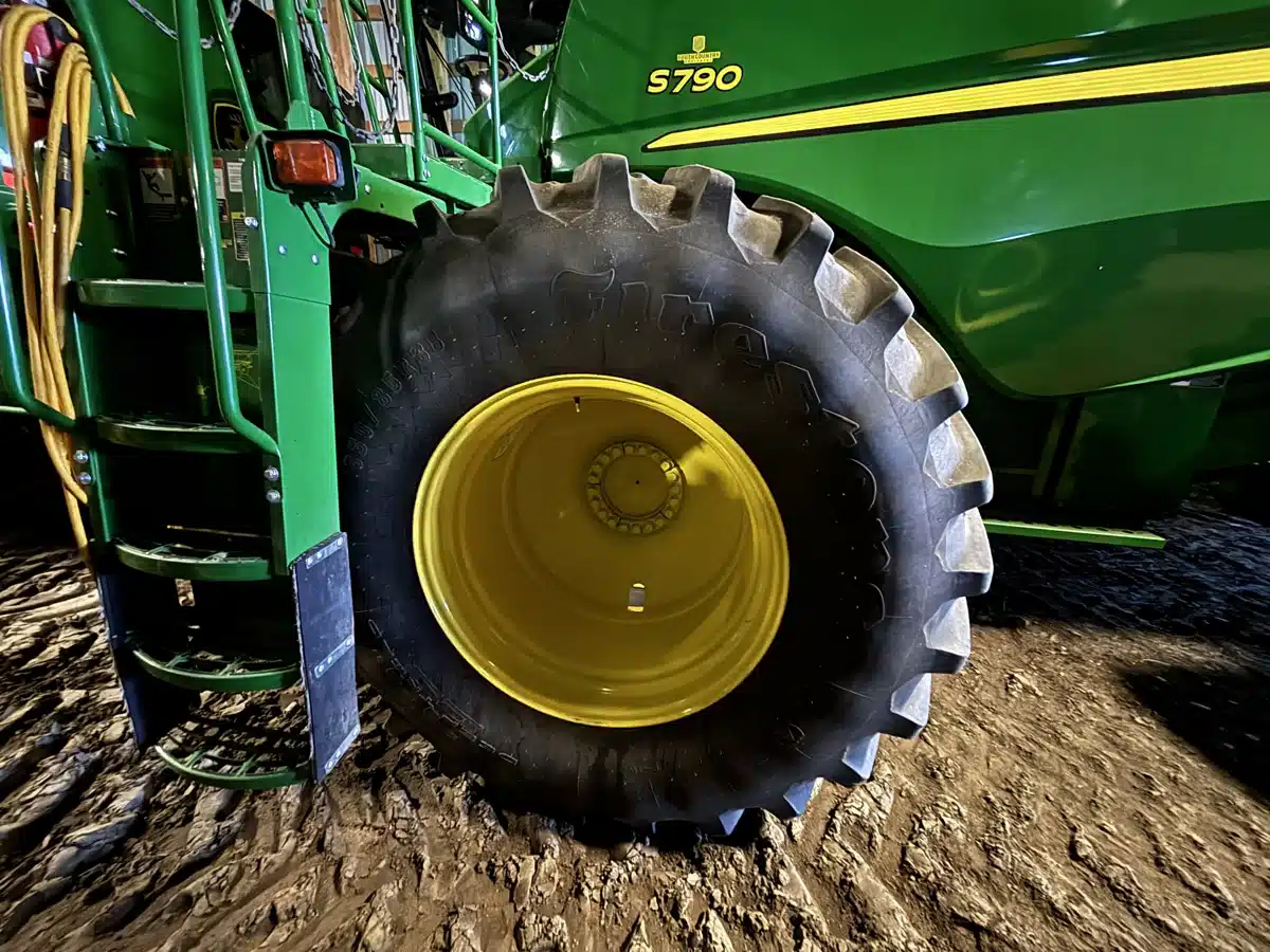 Gallery image 2 for 2022 John Deere S790 Combine
