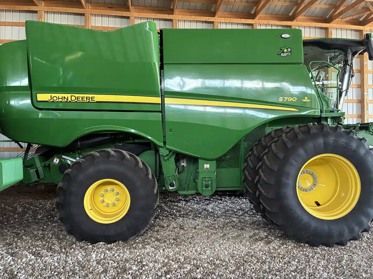 Gallery image 2 for 2022 John Deere S790 Combine