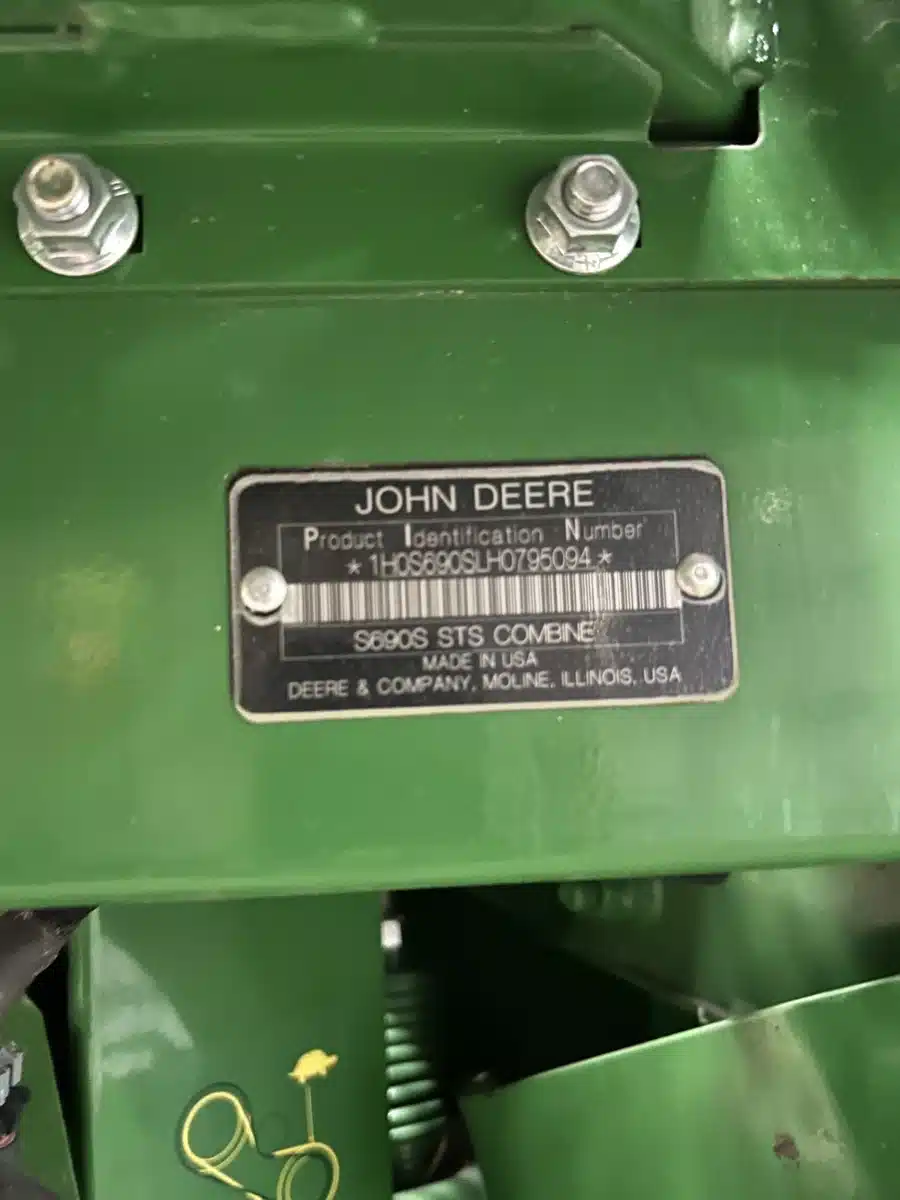 Gallery image 2 for 2017 John Deere S690 Combine