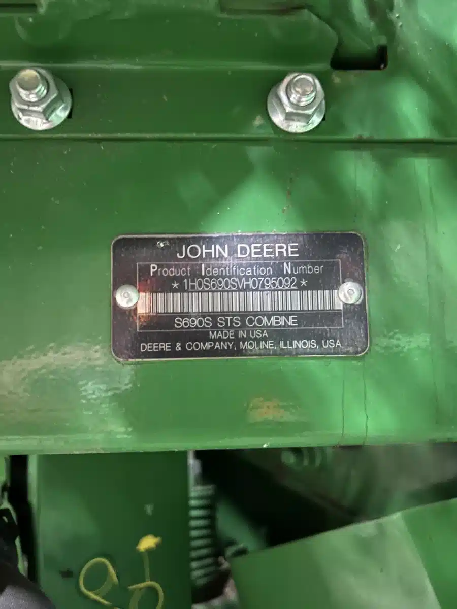 Gallery image 2 for 2017 John Deere S690 Combine
