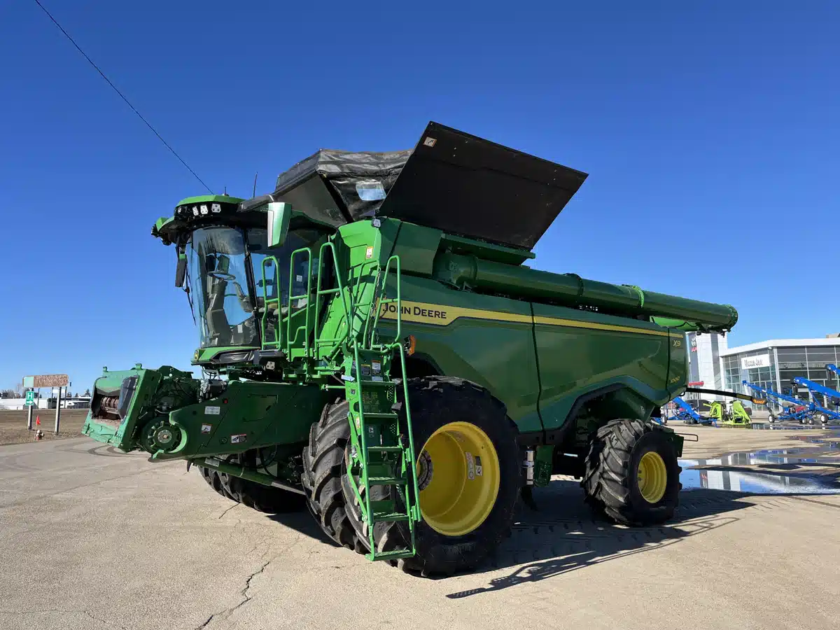 Photo de la Galerie 1 pour 2023 John Deere X9 1000 Batteuse