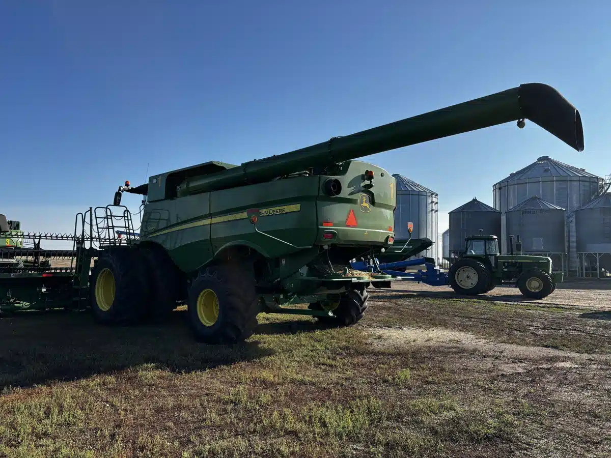 Photo de la Galerie 2 pour 2016 John Deere S690 Batteuse