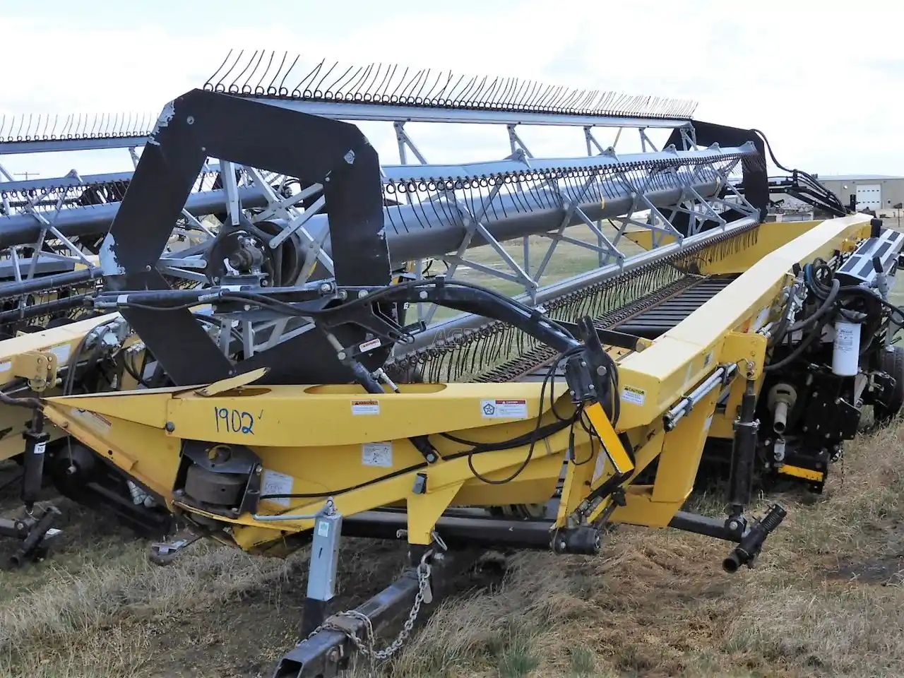Gallery image 1 for Used 2002 New Holland 94C Header