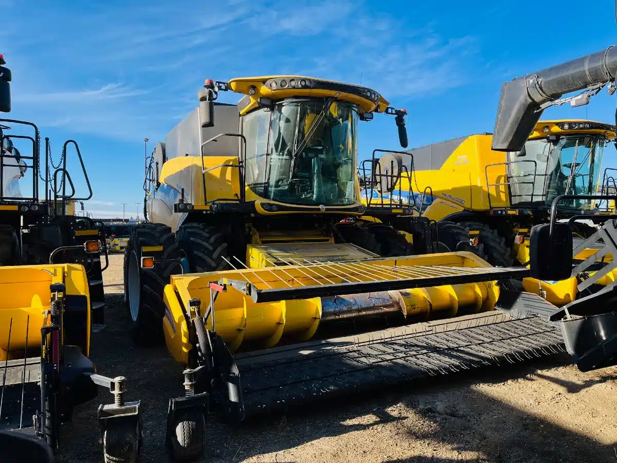 Gallery image 1 for Used 2016 New Holland CR9.90Z Combine
