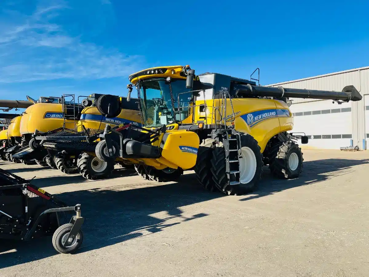 Gallery image 2 for Used 2017 New Holland CR9.90Z Combine
