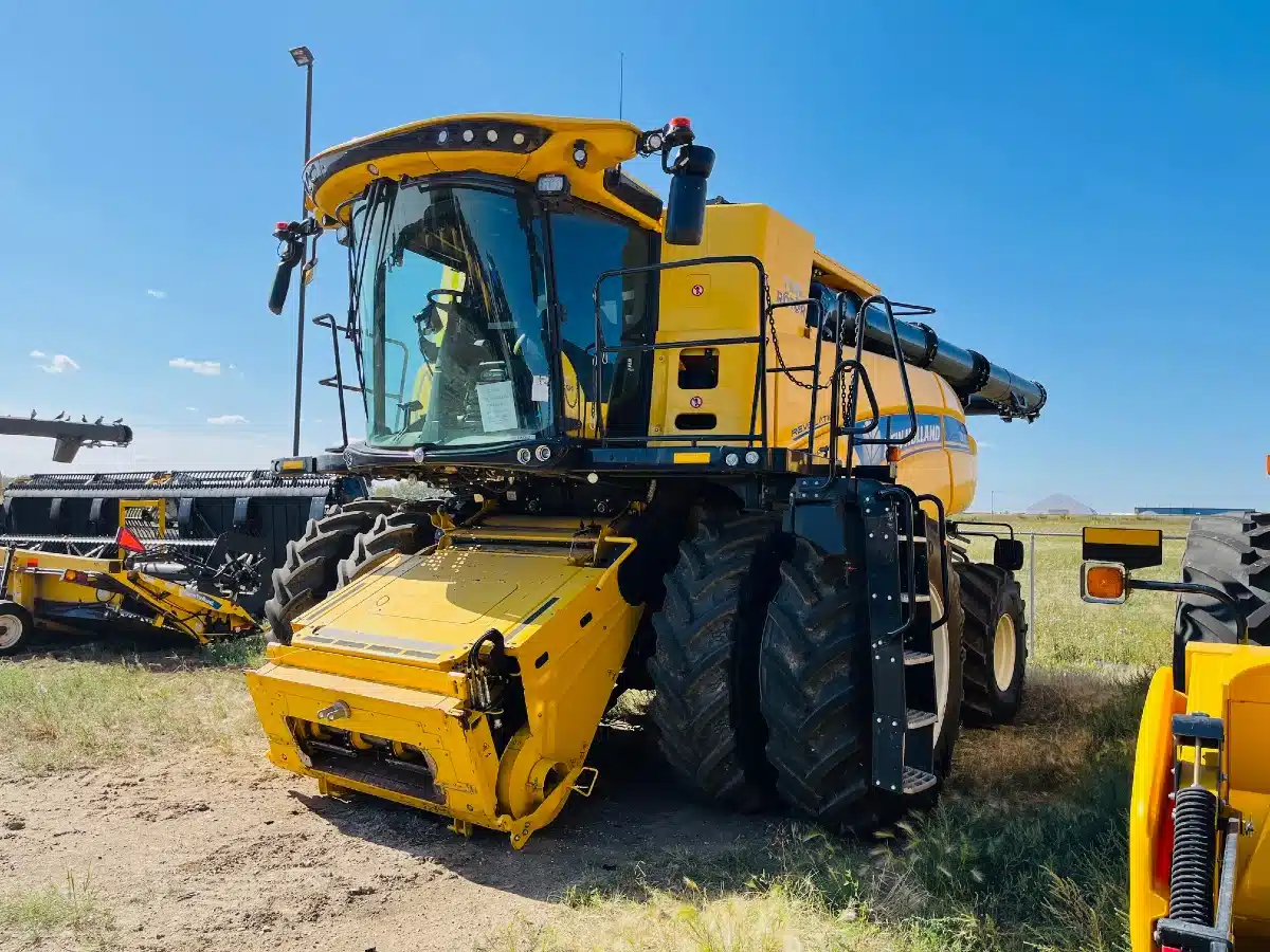 Gallery image 2 for Used 2022 New Holland CR9.90Z Combine