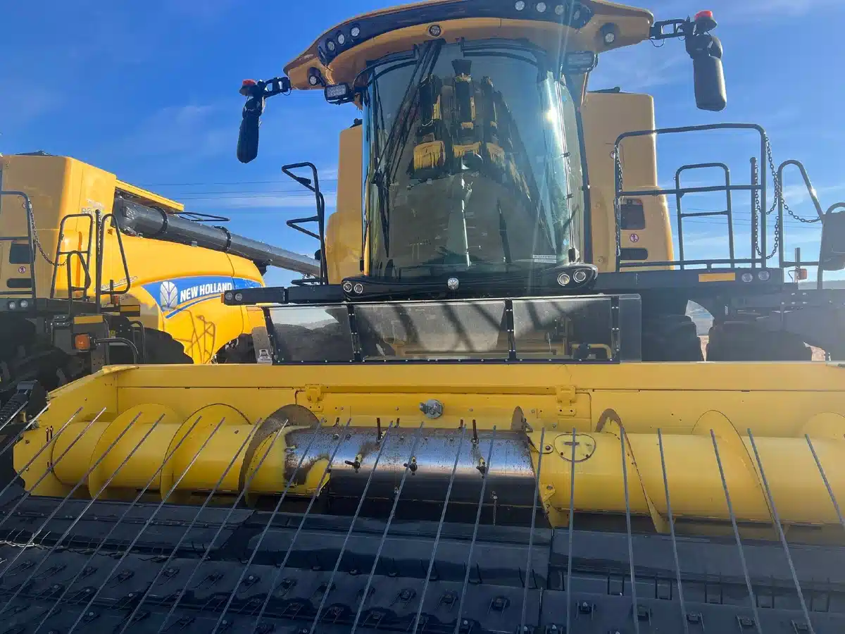 Gallery image 1 for Used 2021 New Holland CR8.90Z Combine