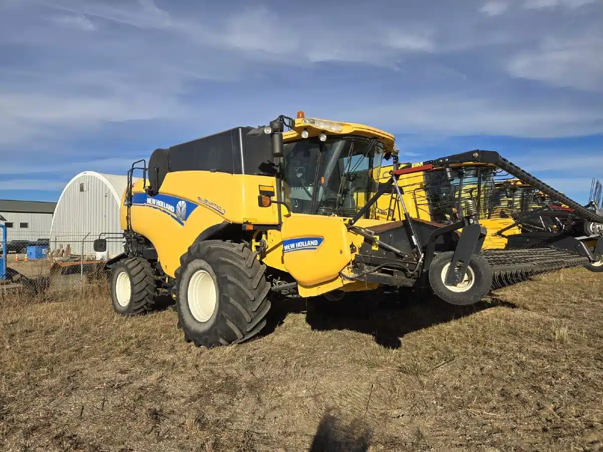 Gallery image 1 for Used 2014 New Holland CX8080 Combine