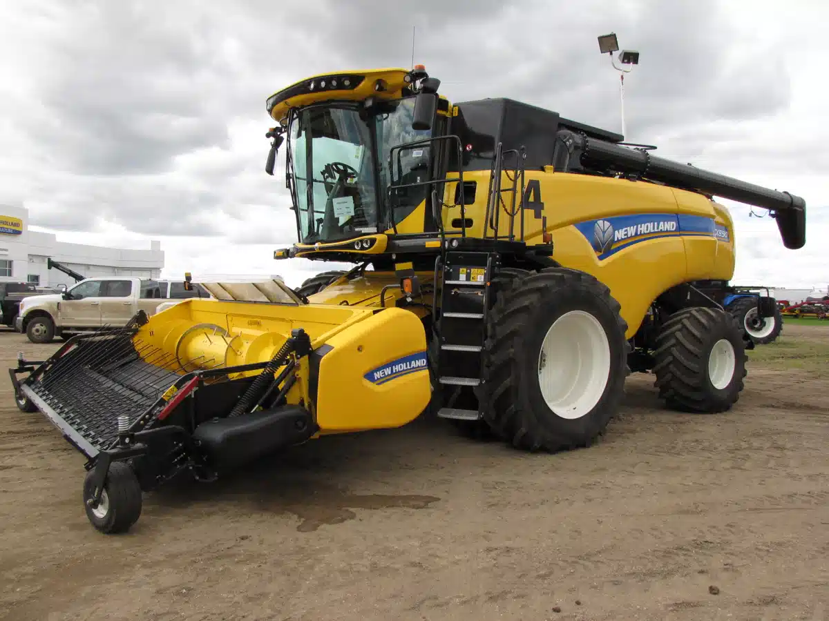 Gallery image 1 for Used 2019 New Holland CX8.90 Combine
