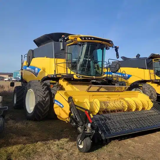 Gallery image 1 for Used 2018 New Holland CX8.90 Combine