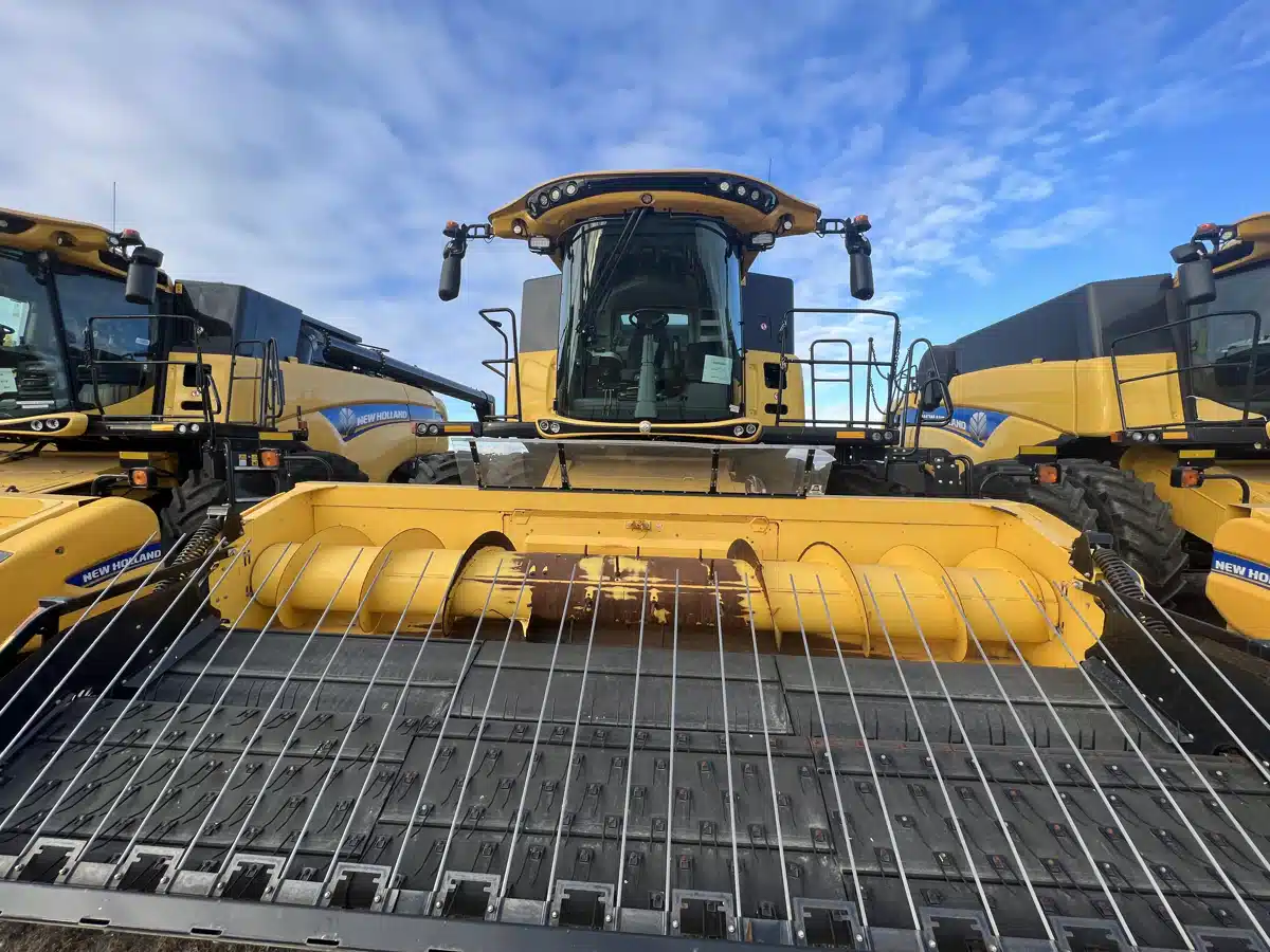 Gallery image 1 for Used 2018 New Holland CX8.90 Combine