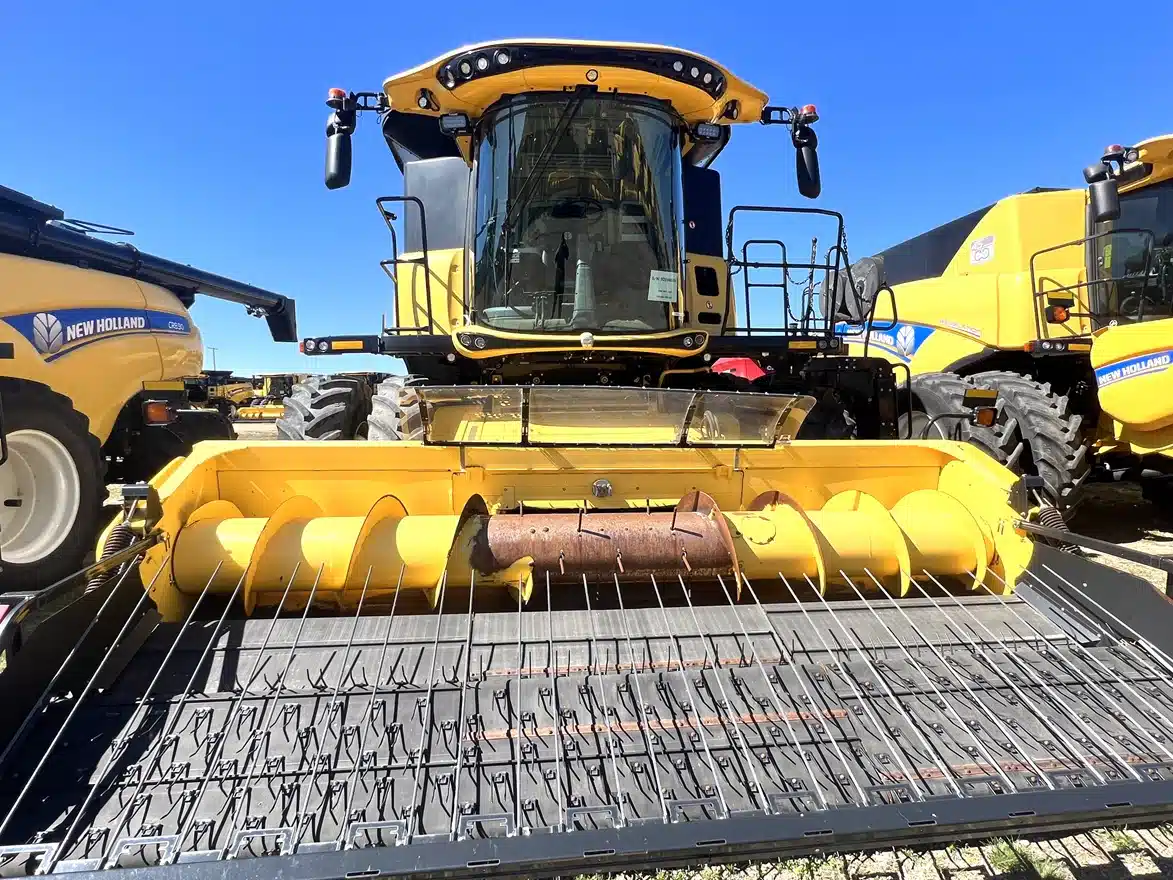 Gallery image 1 for Used 2017 New Holland CR8.90 Combine