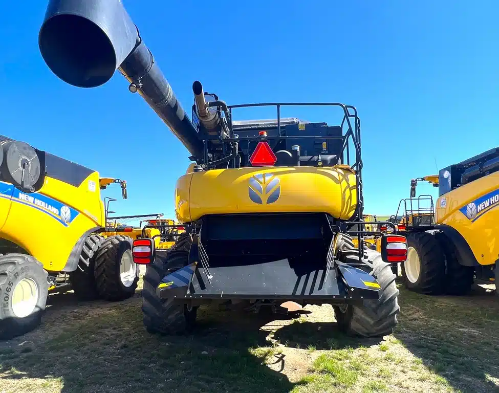 Gallery image 2 for Used 2017 New Holland CR8.90 Combine