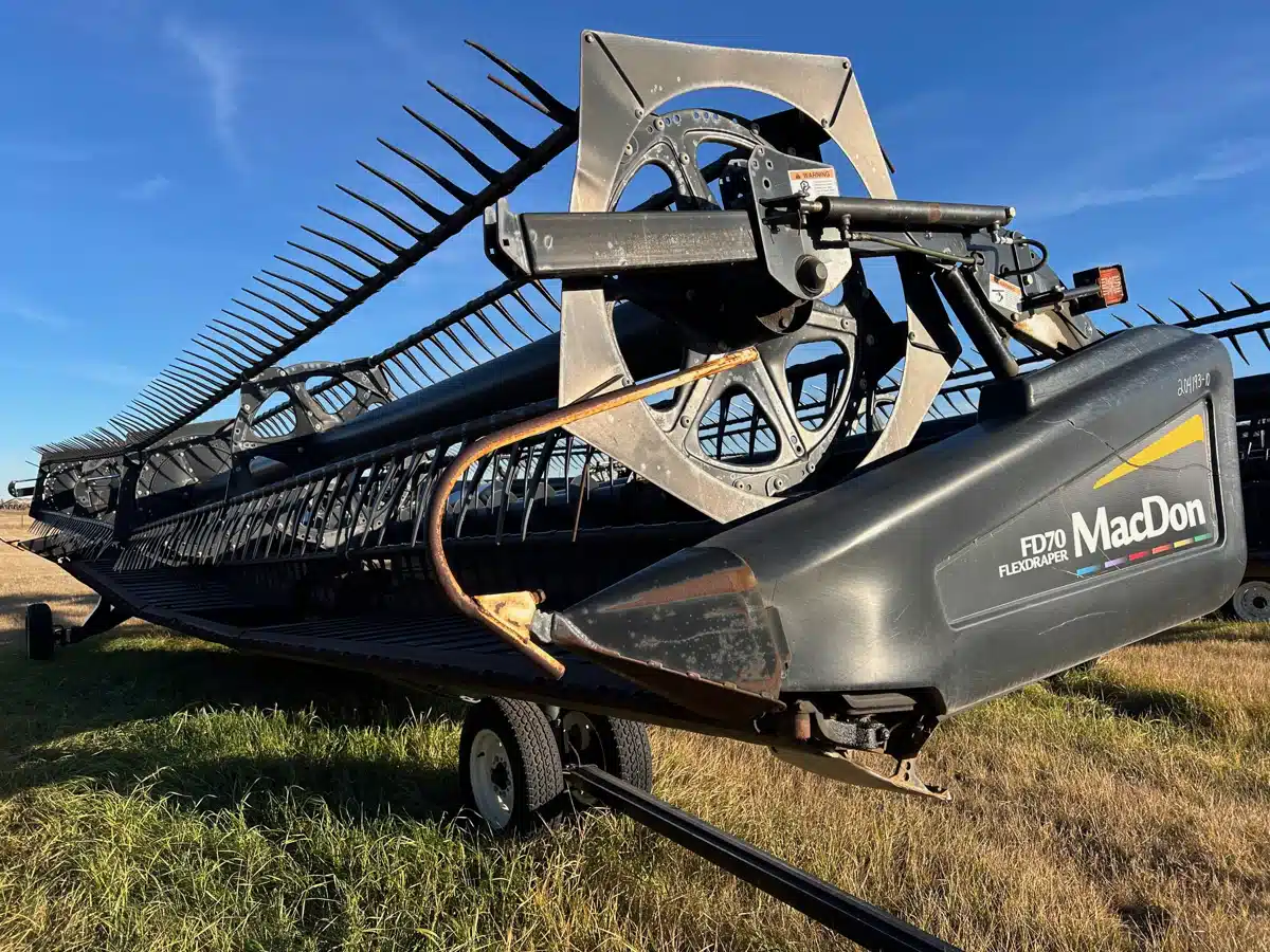 Gallery image 2 for Used 2010 MacDon FD70 Header Combine