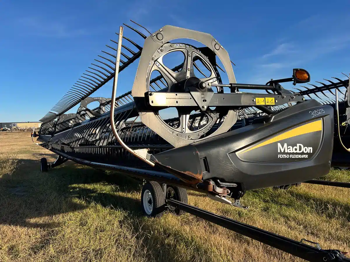 Gallery image 2 for Used 2017 MacDon FD75 Header Combine