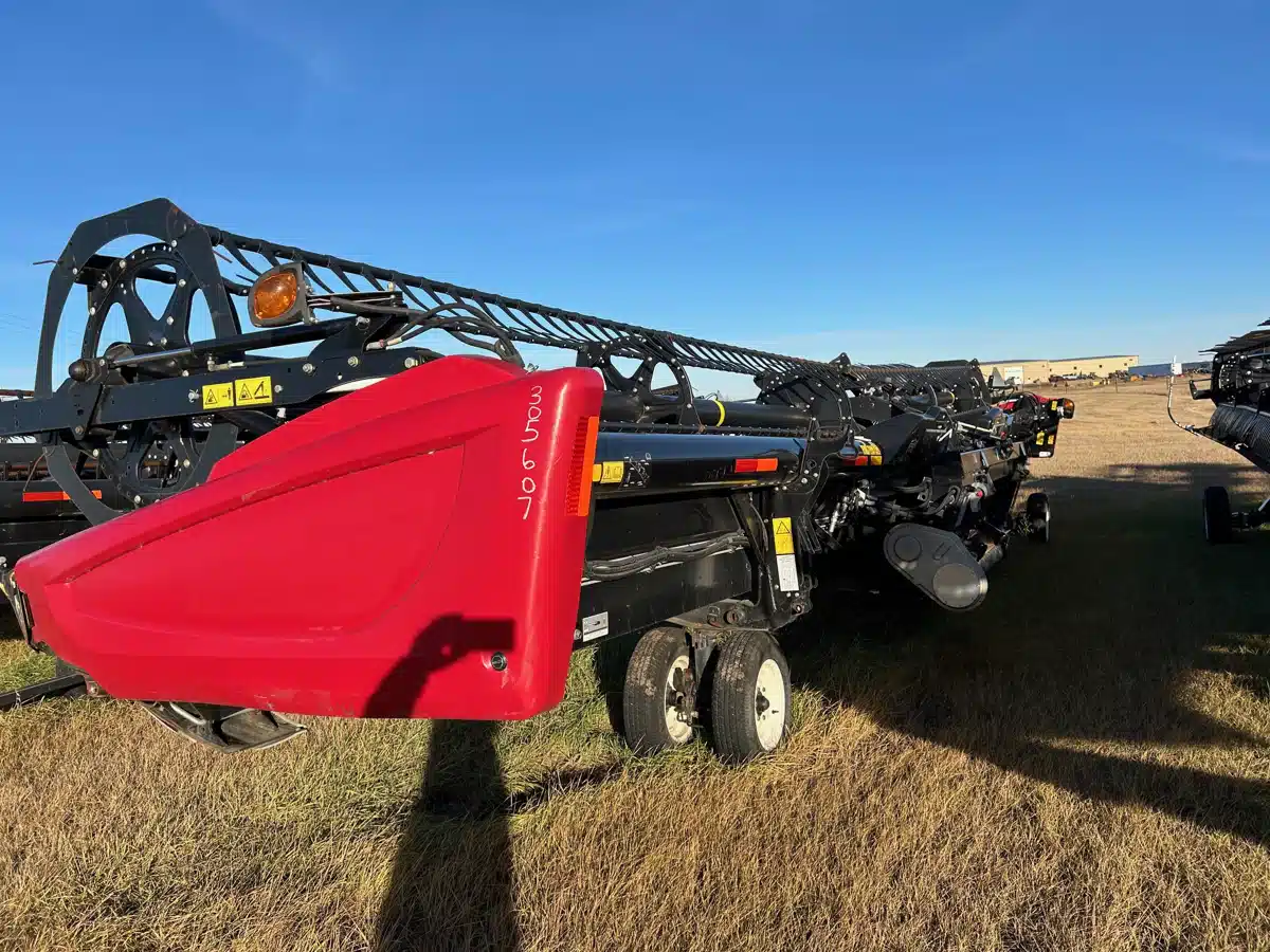 Gallery image 1 for 2017 MacDon FD75 Header Combine