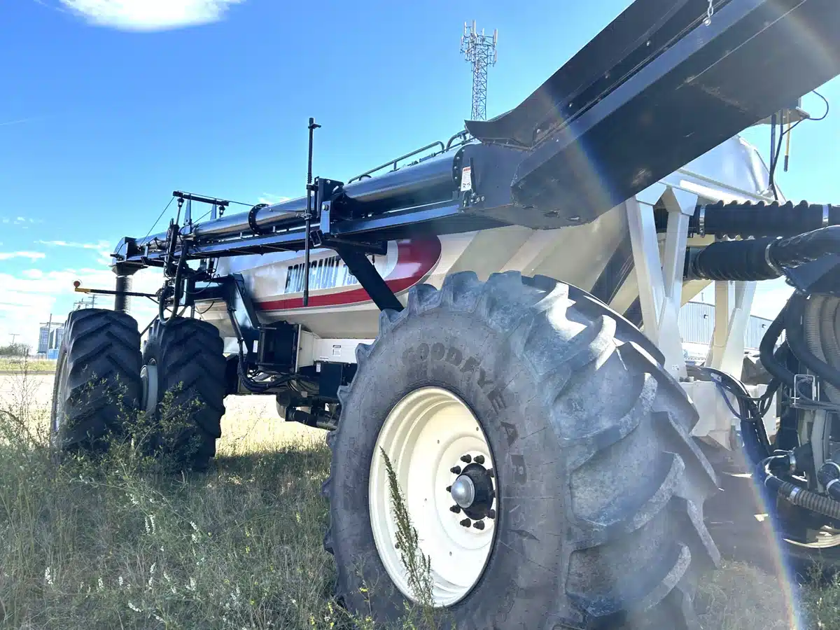 Gallery image 2 for 2015 Bourgault 7950 Air Cart