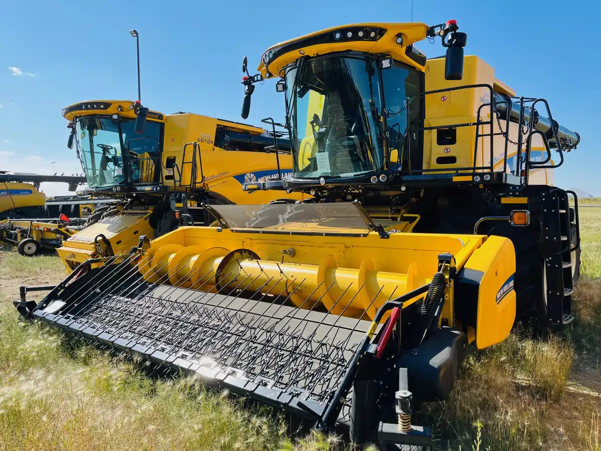 Gallery image 2 for 2023 New Holland CR8.90 Combine