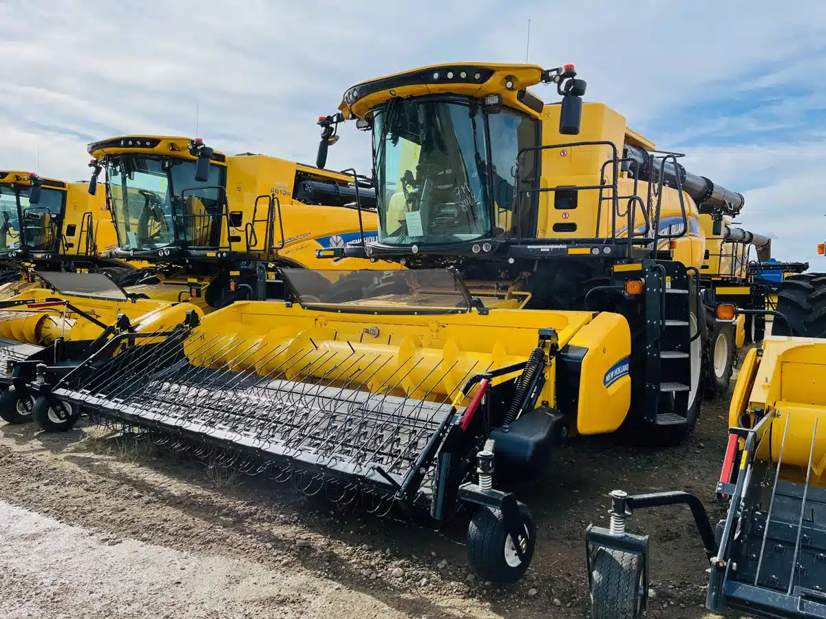 Gallery image 2 for 2022 New Holland CR9.90 Combine