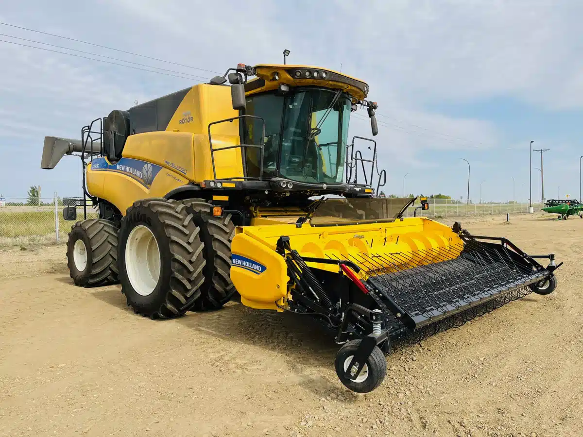 Gallery image 1 for Used 2022 New Holland CR9.90 Combine