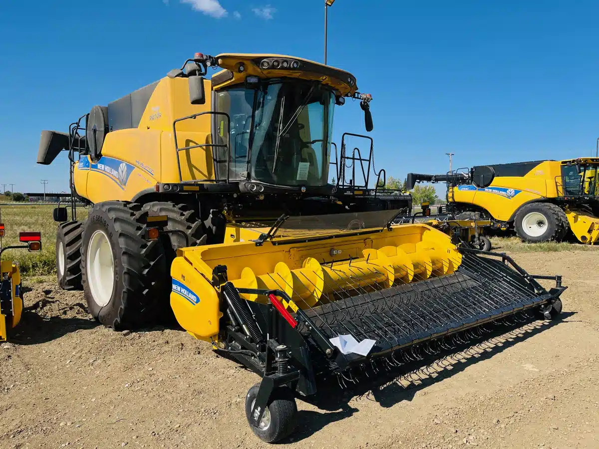 Gallery image 2 for 2022 New Holland CR9.90 Combine