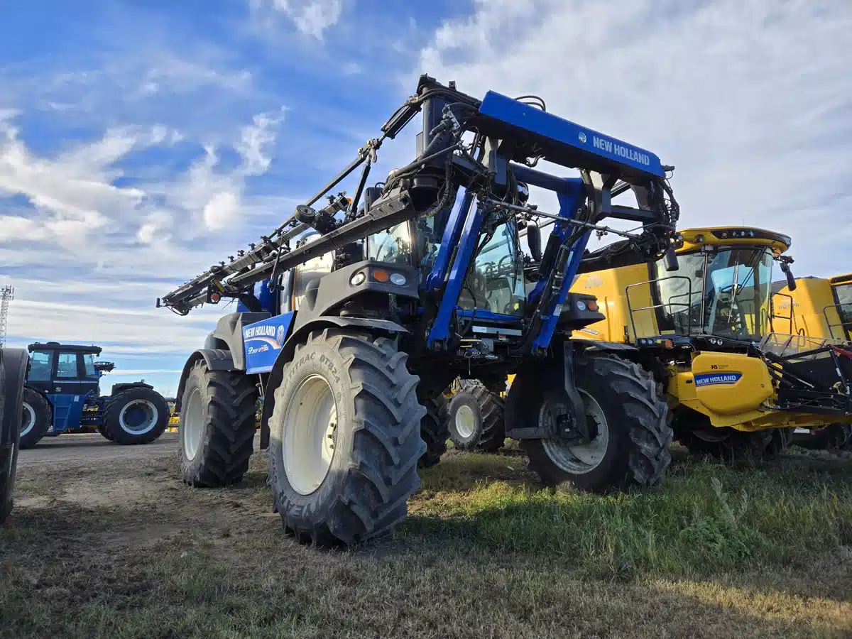 Gallery image 1 for Used 2014 New Holland SP.240F Sprayer - Self Propelled