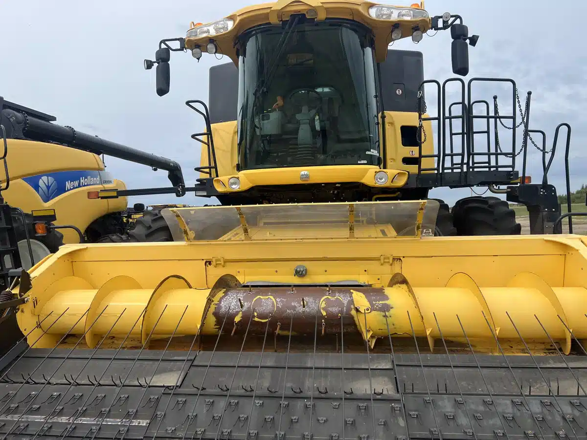 Gallery image 1 for Used 2014 New Holland CR9090 Combine