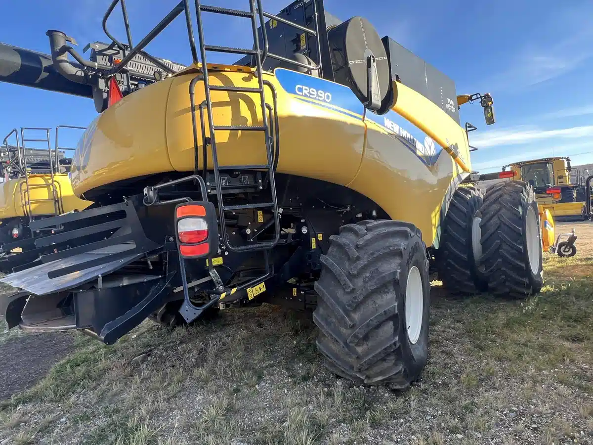 Gallery image 2 for Used 2017 New Holland CR9.90 Combine