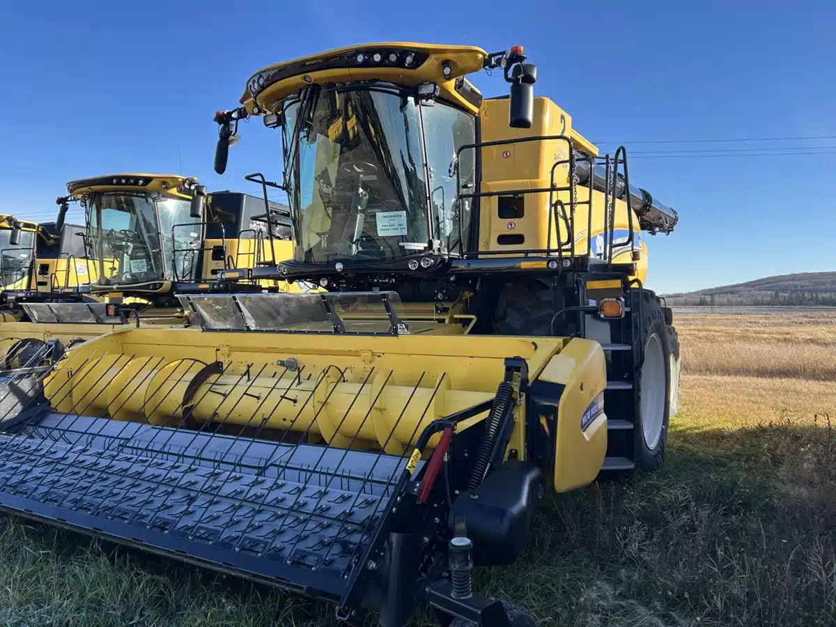 Gallery image 1 for 2022 New Holland CR9.90Z Combine