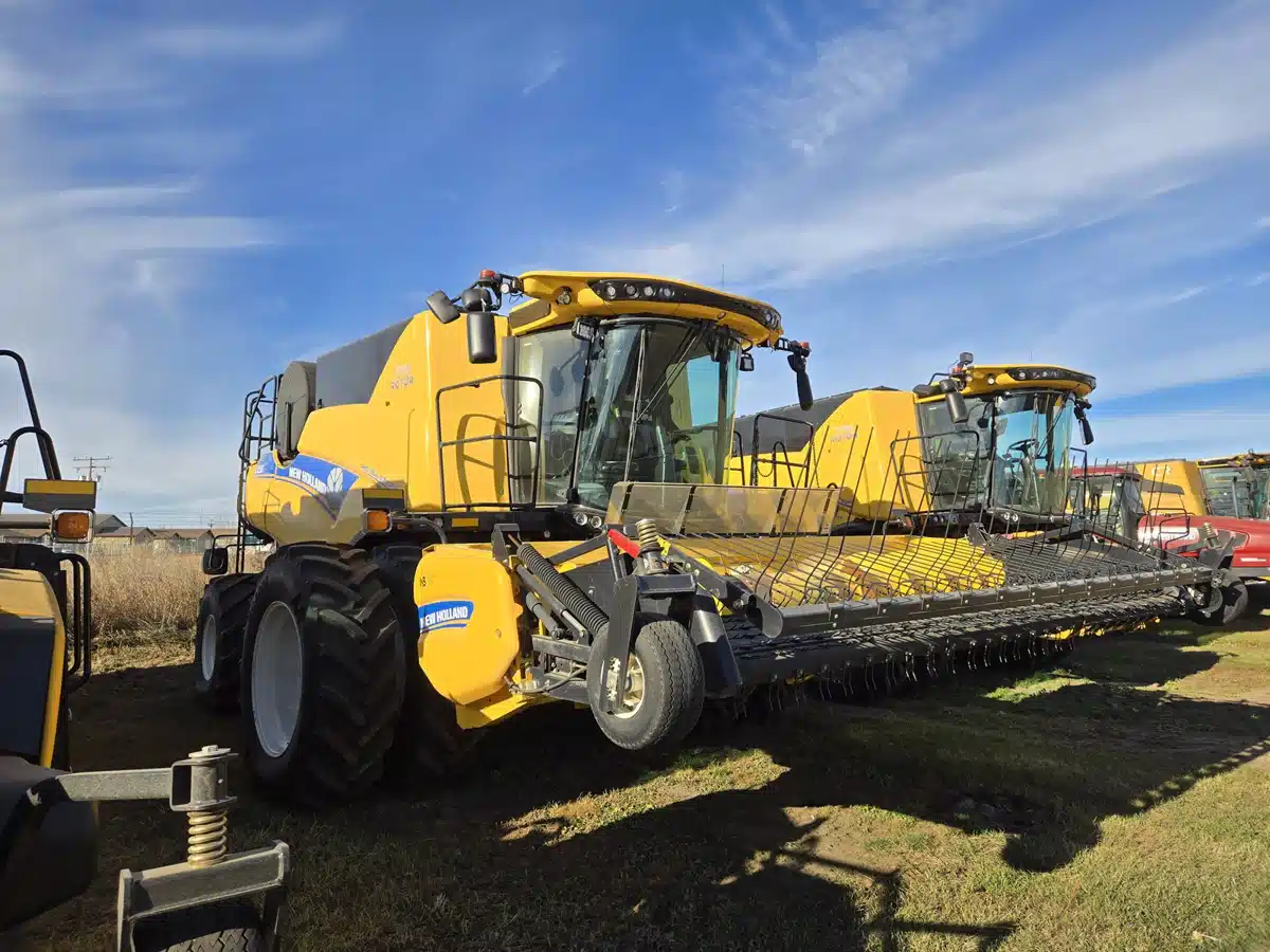 Gallery image 1 for 2023 New Holland CR8.90Z Combine