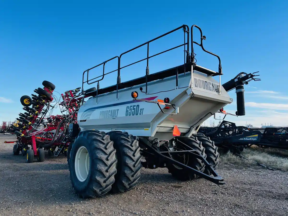 Gallery image 1 for Used 2011 Bourgault 6550 Air Seeder
