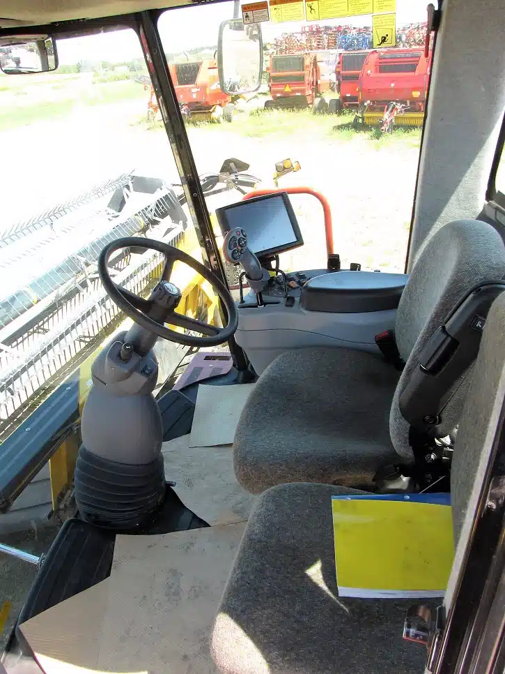 Gallery image 2 for Used 2014 New Holland SPEEDROWER 200 Windrower