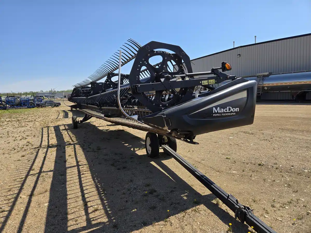 Gallery image 2 for 2013 MacDon FD75 Header Combine