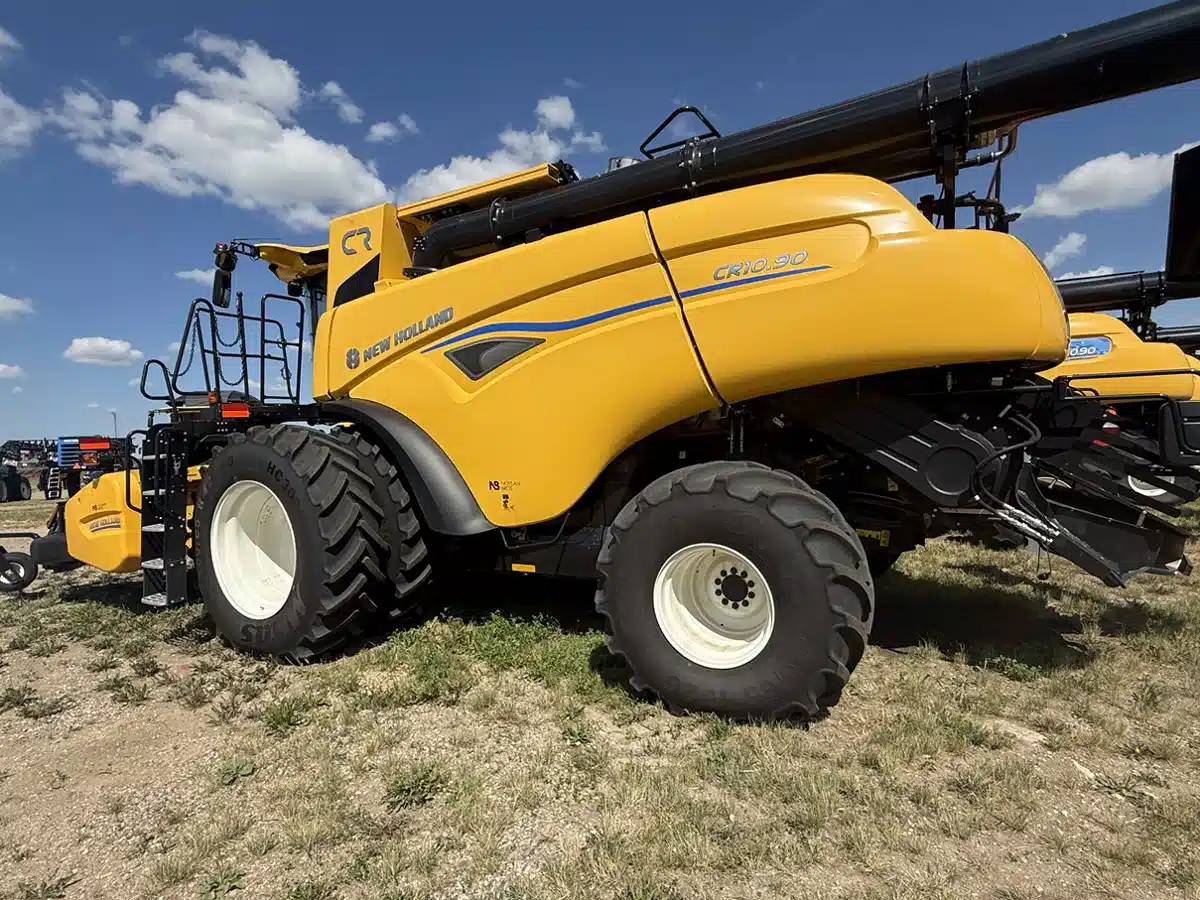 Gallery image 2 for 2024 New Holland CR10.90Z Combine