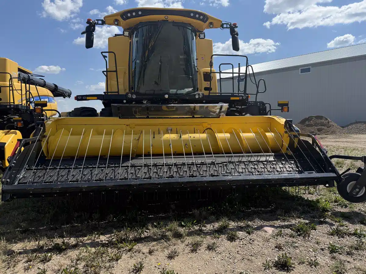 Gallery image 1 for 2024 New Holland CR10.90Z Combine