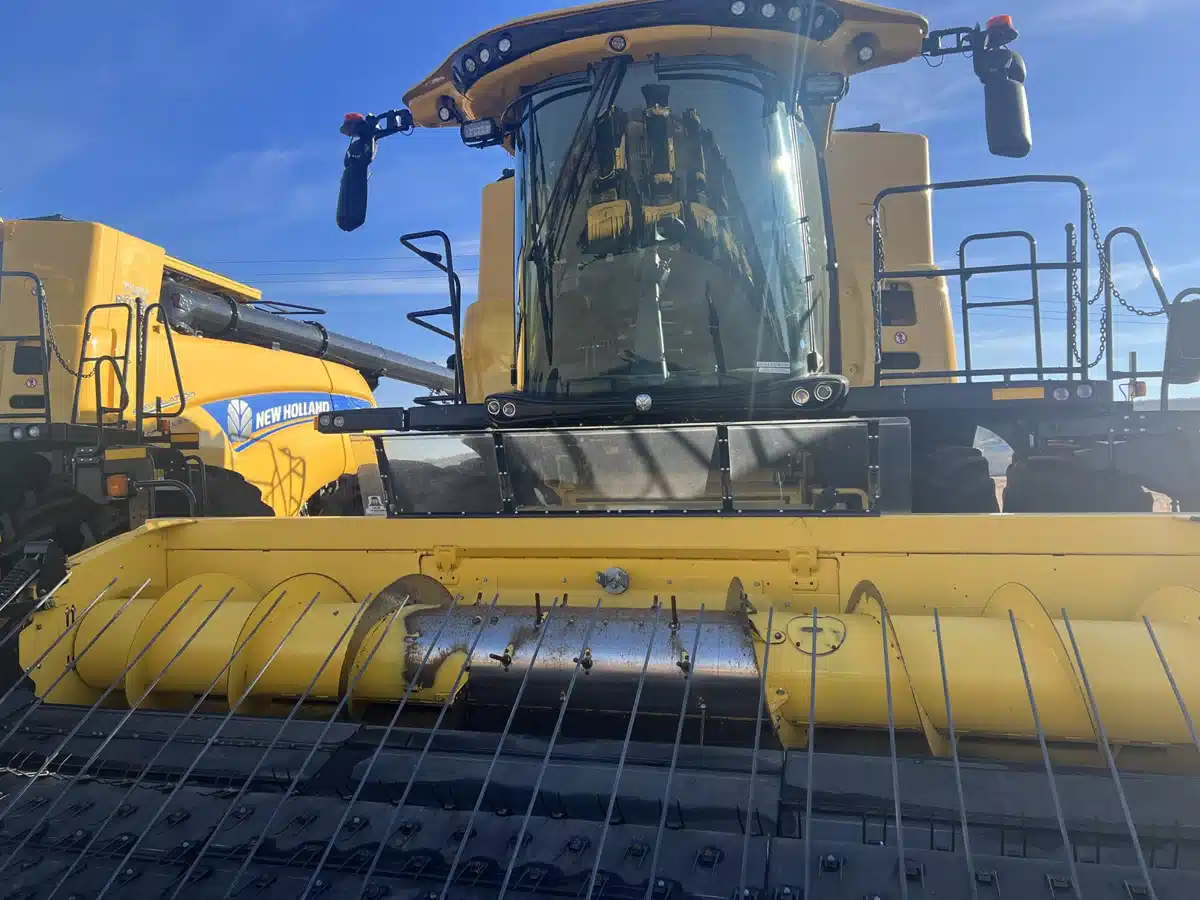 Gallery image 1 for Used 2021 New Holland CR8.90Z Combine
