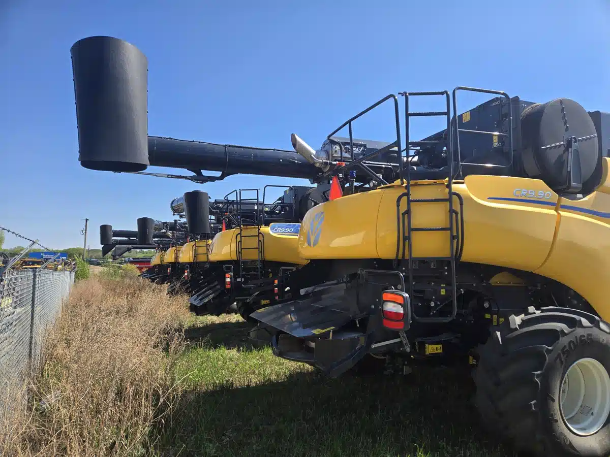 Gallery image 2 for 2024 New Holland CR9.90Z Combine