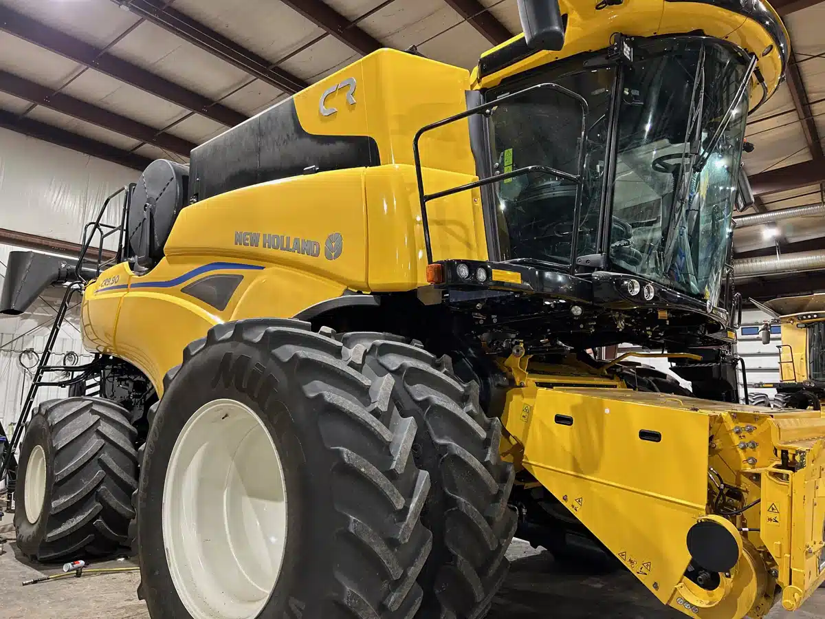 Gallery image 1 for 2024 New Holland CR9.90Z Combine