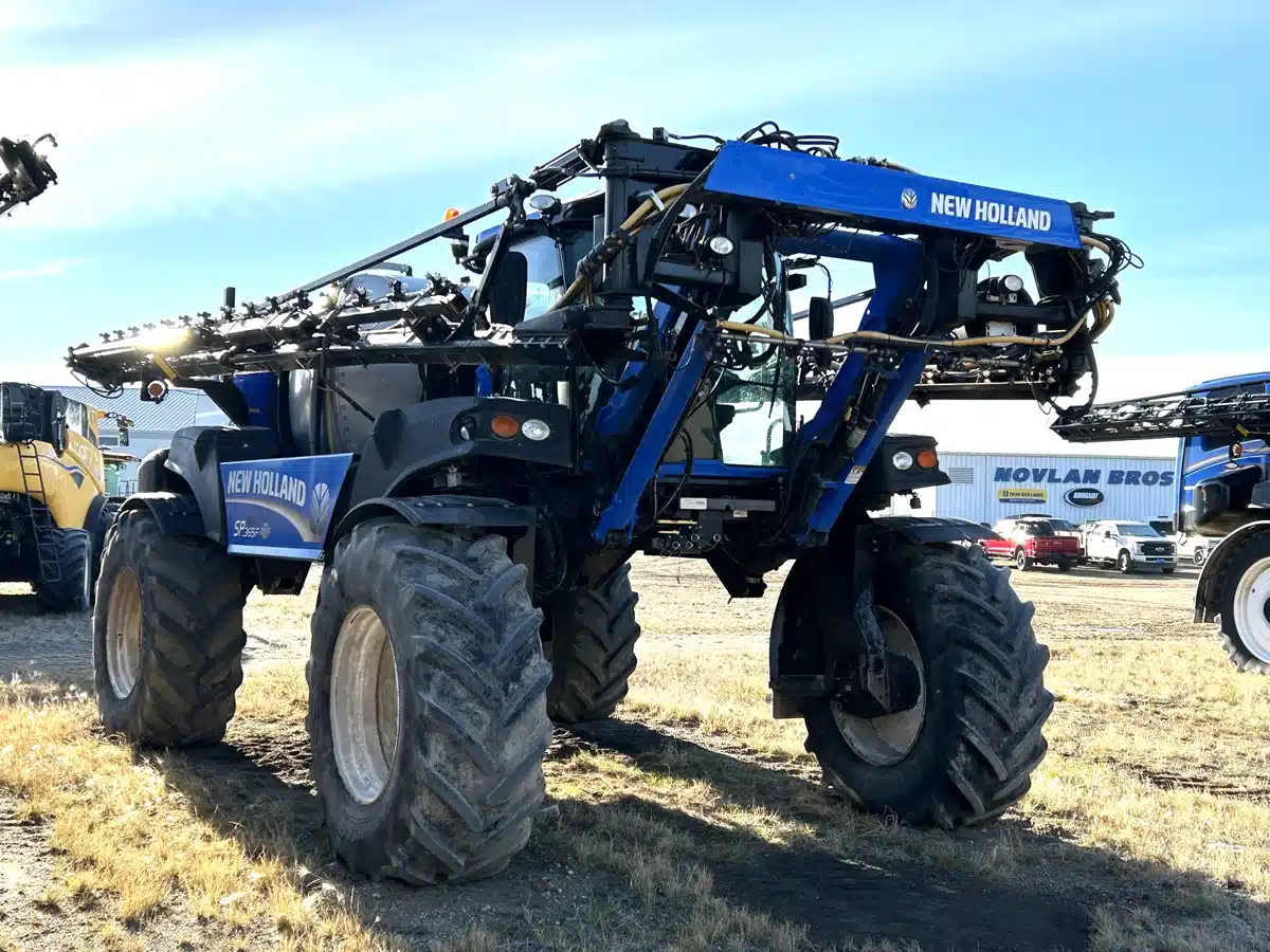 Gallery image 1 for Used 2014 New Holland SP.365F Sprayer - Self Propelled