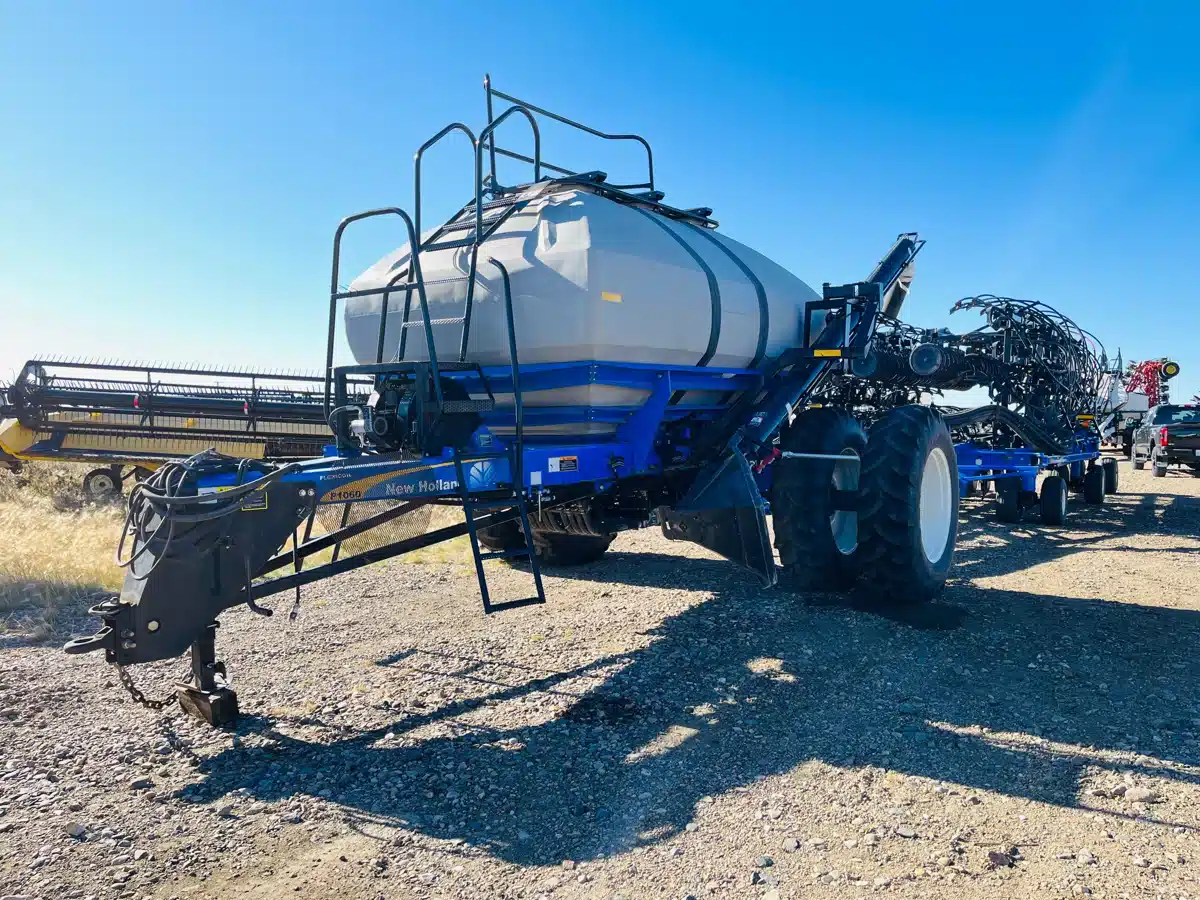 Gallery image 2 for 2010 New Holland P1060 Air Cart