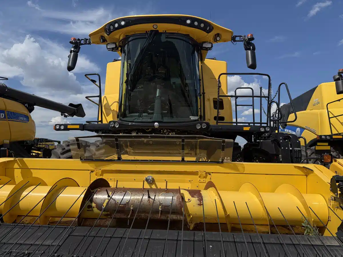 Gallery image 1 for Used 2022 New Holland CR8.90Z Combine