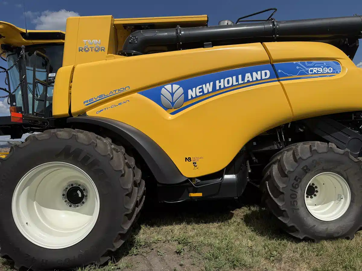 Gallery image 2 for 2021 New Holland CR9.90Z Combine
