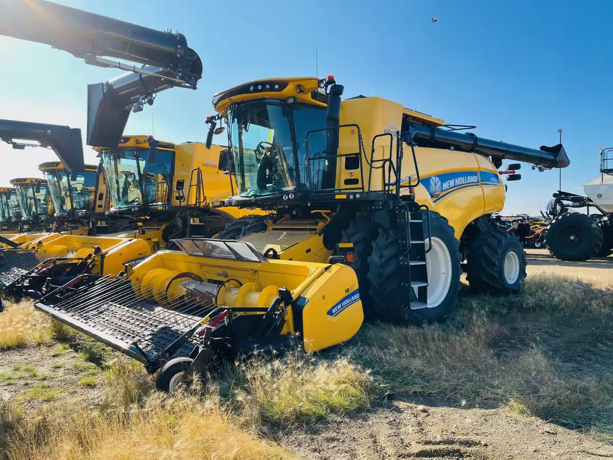 Gallery image 2 for Used 2022 New Holland CR8.90Z Combine