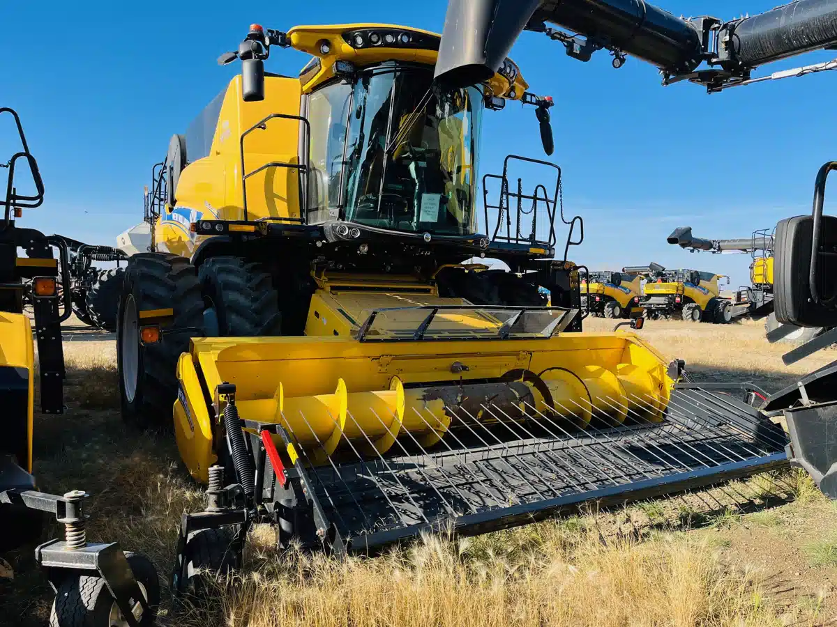 Gallery image 1 for Used 2022 New Holland CR8.90Z Combine