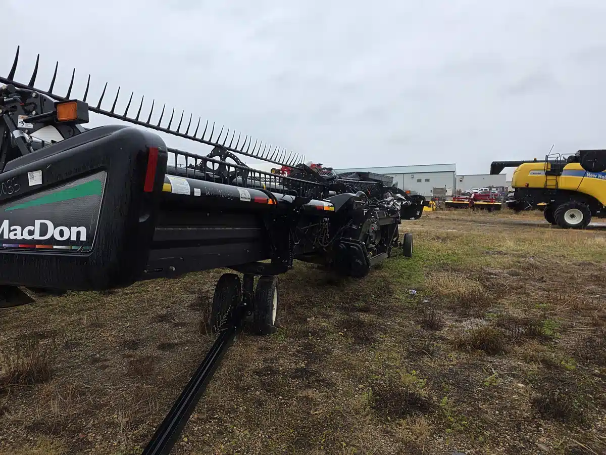 Gallery image 2 for Used 2009 MacDon FD70 Header Combine