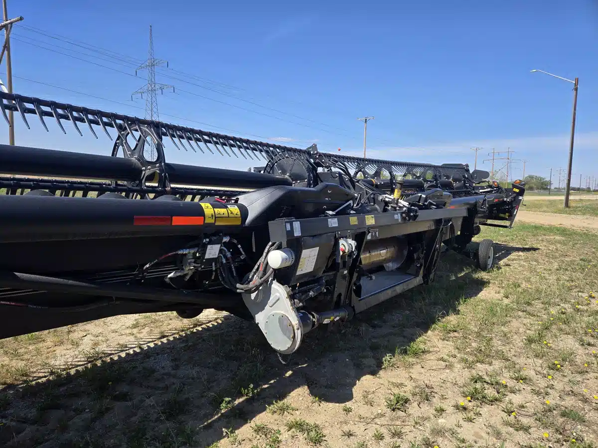 Gallery image 2 for 2020 MacDon FD75 Header Combine