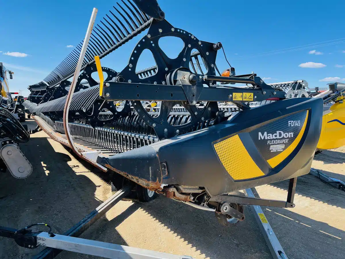 Gallery image 2 for Used 2021 MacDon FD75 Header Combine