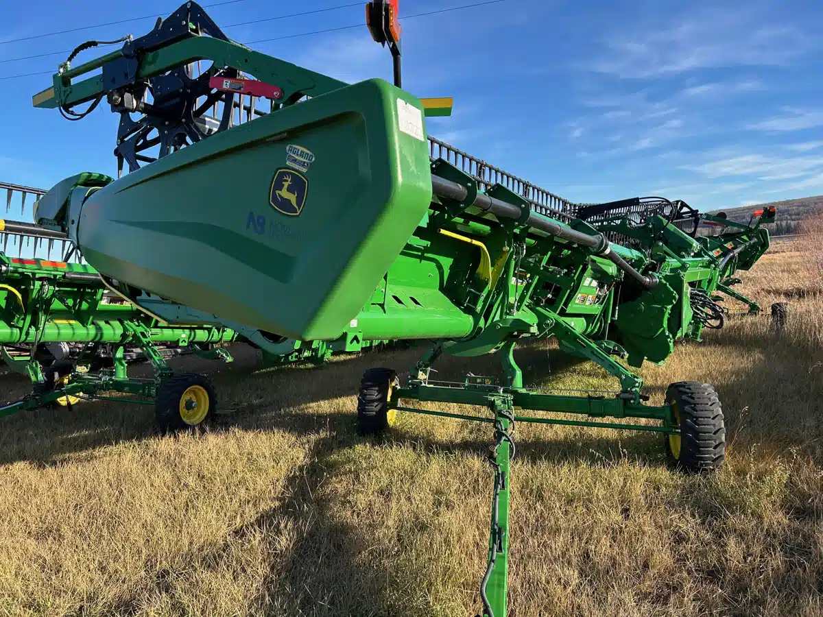 Gallery image 1 for 2022 John Deere HD45R Header Combine