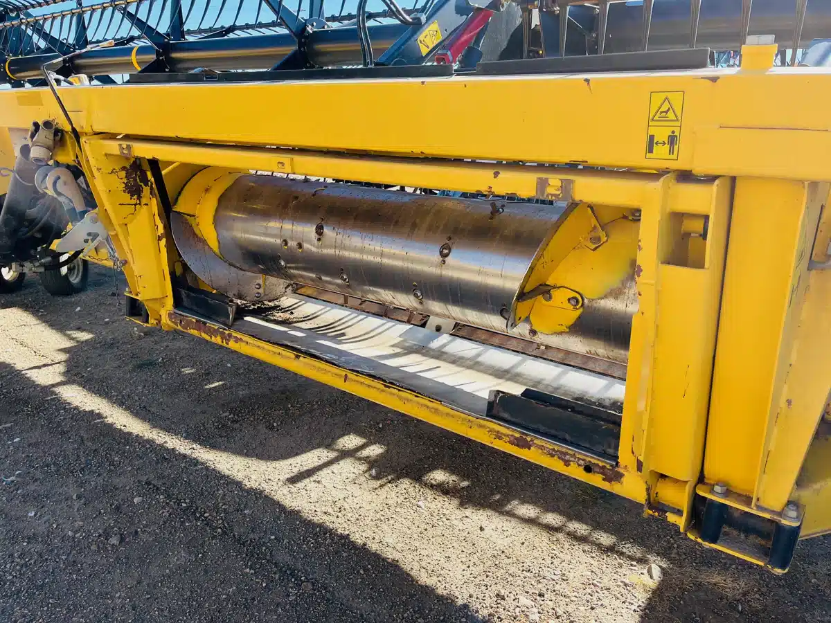 Gallery image 2 for 2017 New Holland 880CF Header Combine